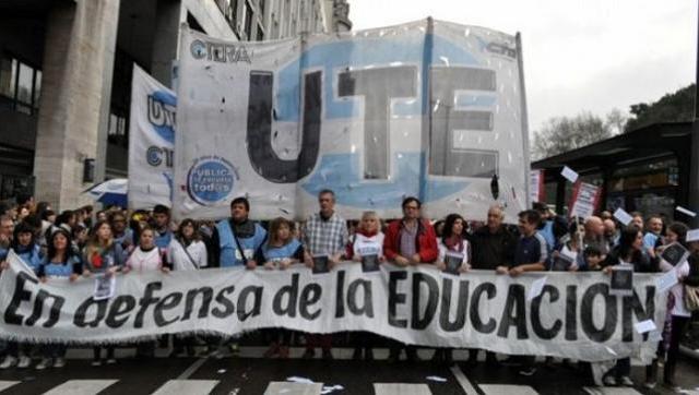 La UTE se moviliza a Educación para exigir las 22 mil vacantes que faltan en las escuelas