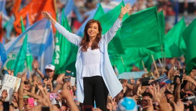 Según una nueva encuesta Cristina la gana a cualquier candidato