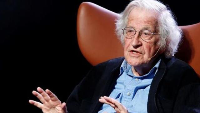 Noam Chomsky dispara sin recelos: 