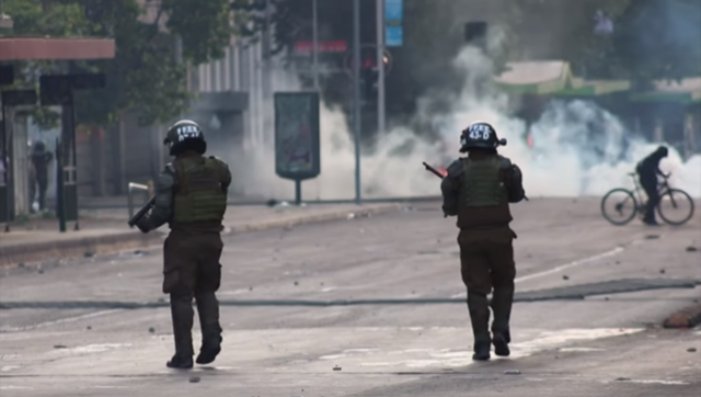 Piñera aseguró que “Chile está en guerra”: 10 muertos en las protestas contra el paquetazo