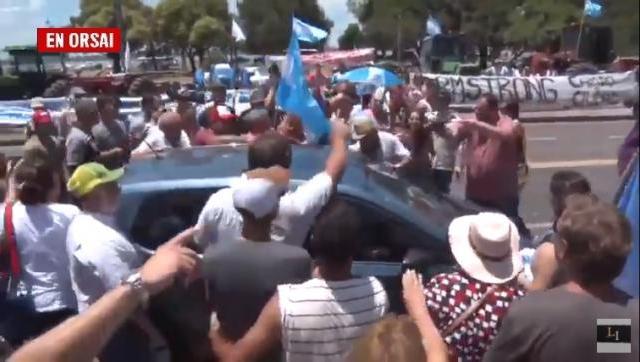 Tractorazo: piñas en la protesta 