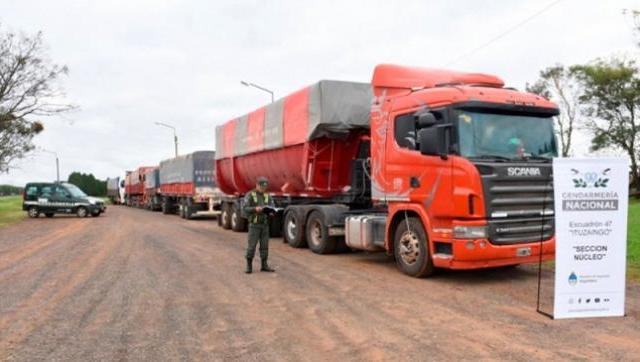 Incautan en Misiones ocho camiones cargados con soja que se iban a contrabandear a Brasil