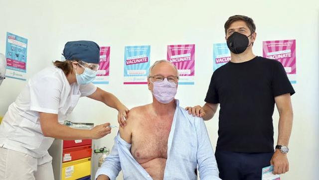 Gollan es el primer mayor de 60 años en aplicarse la vacuna contra el coronavirus