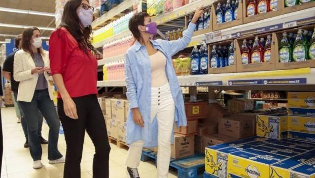 Mayra Mendoza y Paula Español fiscalizaron precios y abastecimiento en el hipermercado Carrefour