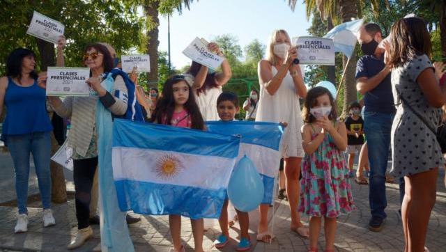 Piden jornada completa, ignorar el semáforo epidemiológico y niegan la pandemia