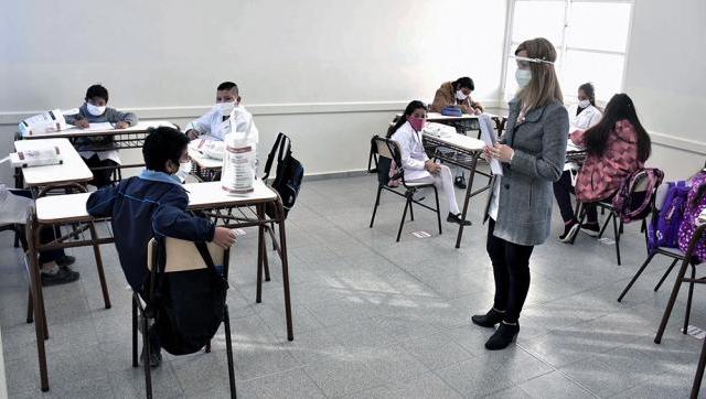 Qué dice la resolución que permite a los padres pedir licencia para cuidar a sus hijos los días que no tengan que cursar