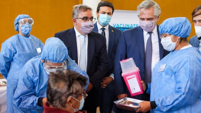 Alberto presenció en Catamarca un operativo de vacunación a mayores de 75 años