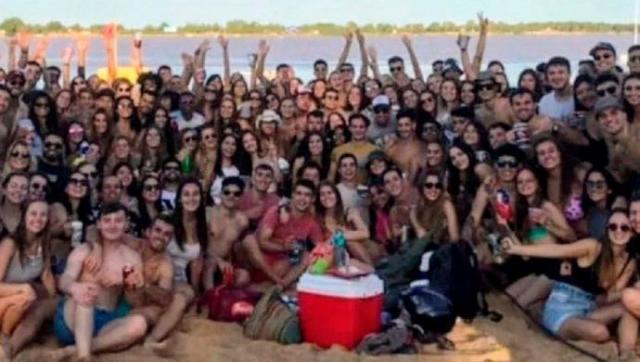En Rosario: 200 estudiantes de medicina festejaron sin los cuidados por coronavirus