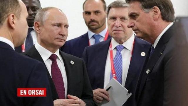 Bolsonaro llama a Putin para tratar la compra y producción de la vacuna Sputnik V en Brasil