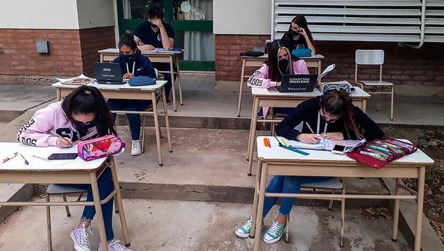 La Provincia desmintió la información que anunciaba el fin de las clases presenciales