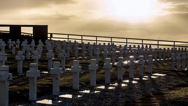 Identifican restos de seis soldados argentinos inhumados en las Islas Malvinas
