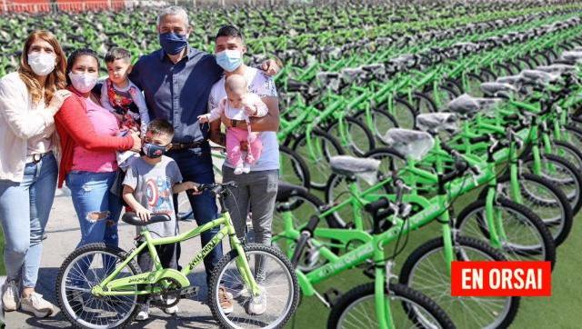 Avellaneda: 1900 chicos y chicas de escuelas primaria recibieron su bicicleta  