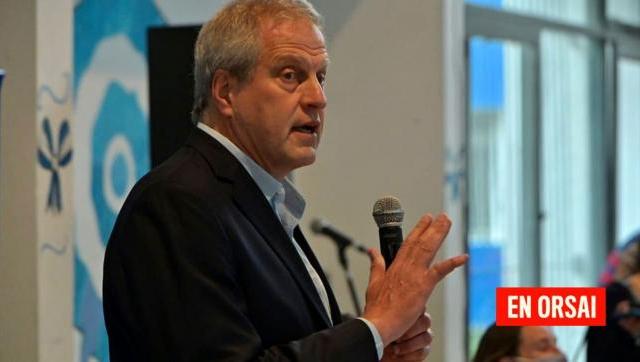 Perczyk anunció que 41 mil chicas y chicos que retomaron sus estudios contarán con una beca