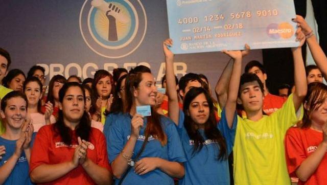 Amplian becas del programa Progresar para jóvenes de entre 16 y 24 años