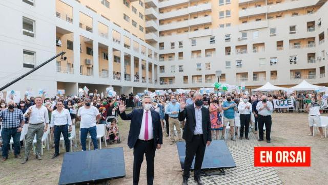 Alberto Fernández entregó 141 viviendas del plan Procrear