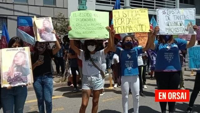 Familiares y colectivos de mujeres pidieron justicia en Jujuy por el asesinato de una joven de 18 años