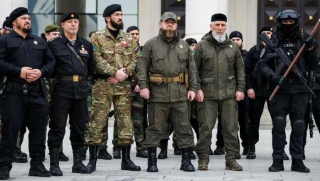 Un millar de voluntarios chechenos se dirigen a Ucrania en apoyo de Rusia