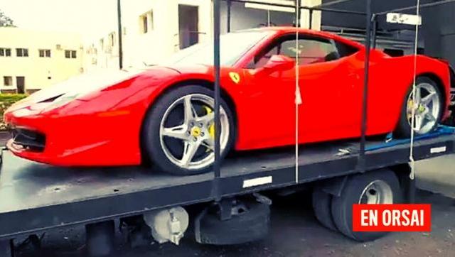  No sólo de soja viven los contrabandistas, incautaron en un camión una espectacular Ferrari