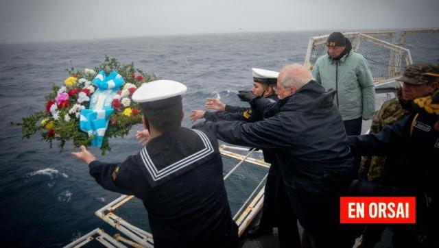 Rindieron honores a los caídos durante el hundimiento del crucero ARA “General Belgrano” en el lugar donde fue el ataque británico