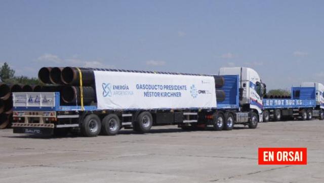 Comenzó el traslado de los primeros caños para la construcción del gasoducto Presidente Néstor Kirchner