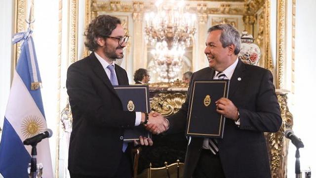 El canciller Cafiero y el Presidente Ejecutivo de la entidad firmaron un acuerdo para la apertura de la oficina en nuestro país