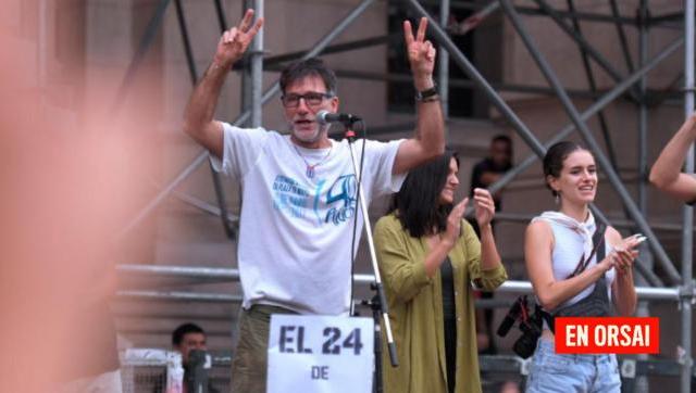 El cura Paco Olveira lleva adelante una huelga de hambre frente a Tribunales