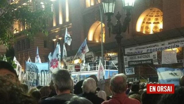 Multitudinaria misa contra la mafia judicial y la proscripción de Cristina Kirchner frente a Tribunales