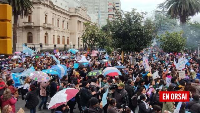 Derechos amenazados y protestas encabezadas por maestras