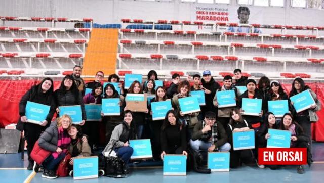 Casi 2000 estudiantes de Morón recibieron netbooks del Plan Conectar Igualdad Bonaerense