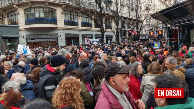 Con una multitudinaria convocatoria se puso freno al intento negacionista de 