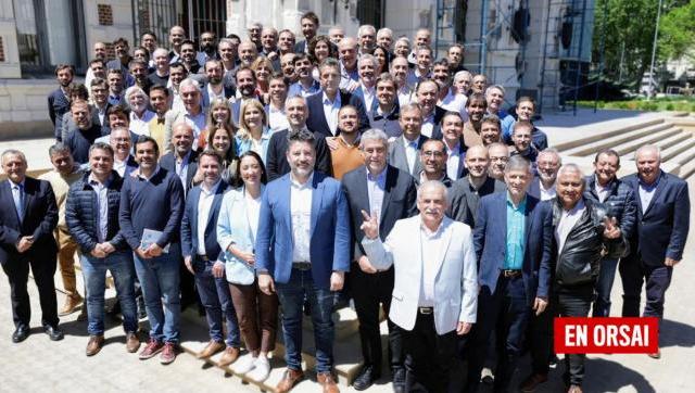 Massa y Kicillof pidieron a los intendentes redoblar esfuerzos para ganar el balotaje