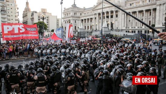 Represión desmedida de Bullrich y una cacería nocturna en las calles de Buenos Aires