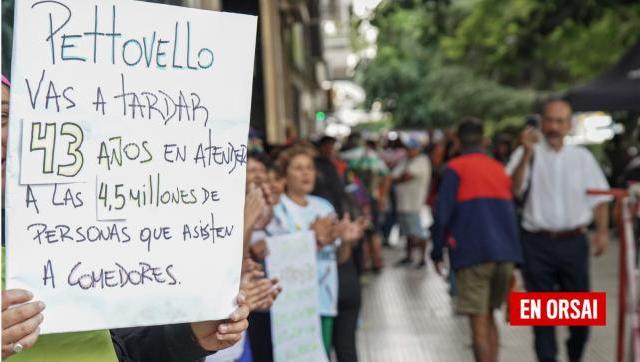Las Filas del Hambre: La Voz de los Más Necesitados que esperan por una ayuda