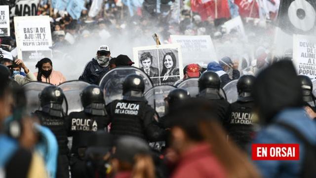 La respuesta libertaria al hambre: Palos, gases y balas de goma como respuesta al hambre