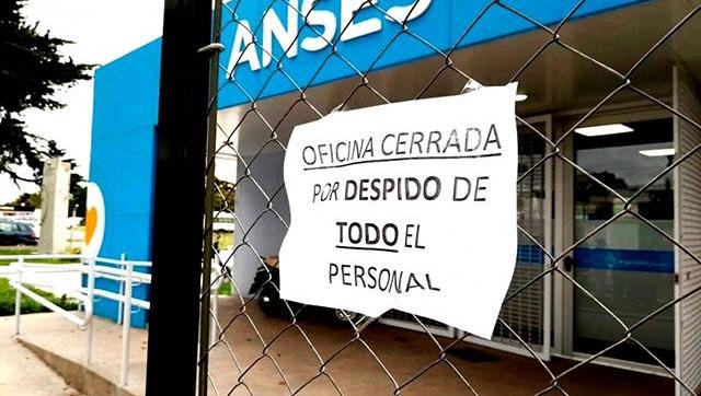 Una de las razones del derrumbe de Milei: no hay acuerdo con los despidos masivos