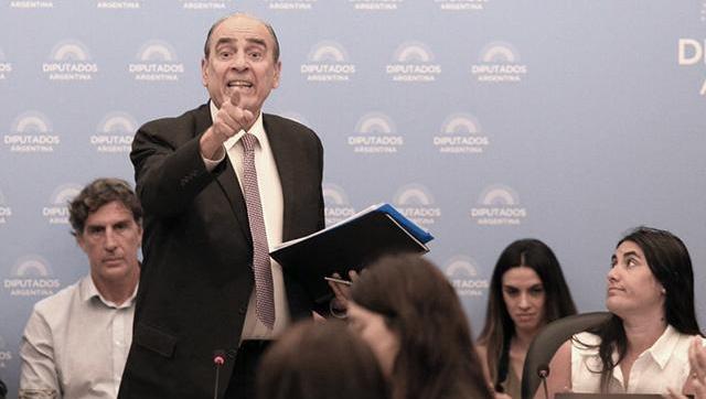 Francos comenzó con el apriete a los diputados para subir impuestos y las privatizaciones