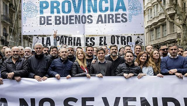 Kicillof destrozó a Milei: “Hace contorsiones para aplicar su teoría absurda”