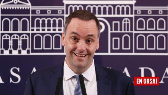 Adorni se la lleva en pala: ahora el vocero cobra como un ministro