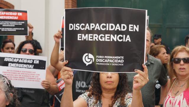 Organizaciones, instituciones, personas con discapacidad, familiares y amigos marchan a la Residencia de Olivos