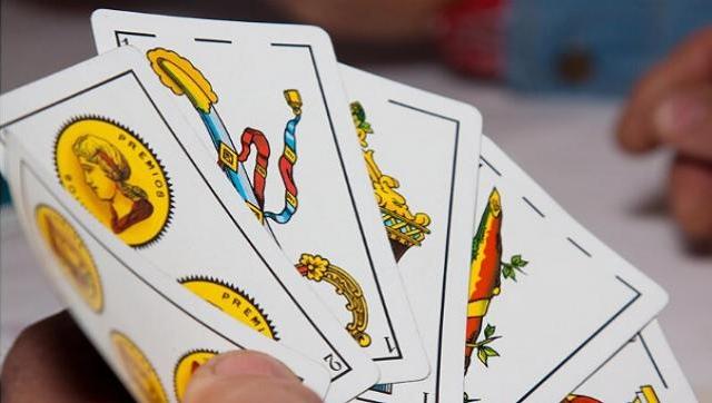 Póker con baraja española: cómo se juega y consejos para ganar