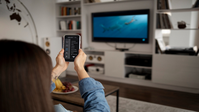 ¿Cómo controlar tu Smart TV desde el celular?