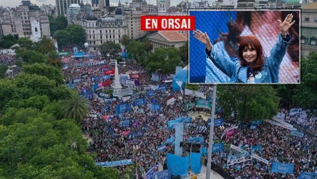 Multitud frente a la Casa Rosada