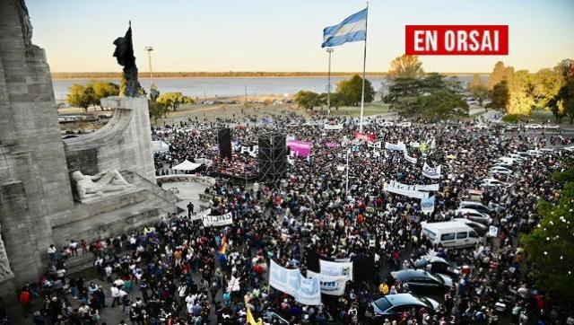 Marcha universitaria o de estudiantes en Monumento a la bandera, Rosario