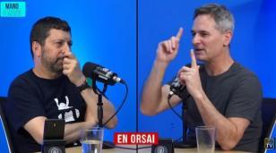 Alfredo Zaiat y Pablo Ibáñez durante el cierre del ciclo 2025 de Mano a Mano. Los analistas advierten sobre la falta de liderazgo en la oposición y los riesgos de la alineación incondicional con EE.UU.