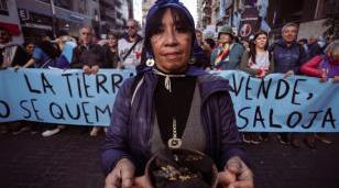 Banderazo contra la extranjerizaci&oacute;n de tierras en la previa de la marcha del jueves al Congreso