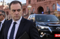 El exjefe de Gabinete Manuel Adorni continúa utilizando un vehículo del Estado y cuenta con protección policial después de su salida del Gobierno
