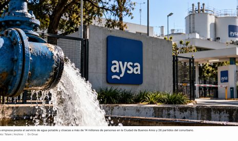 Entregan hasta el agua: AySA se vende por 340 millones de dólares, sin precio base y con la tasación en secreto