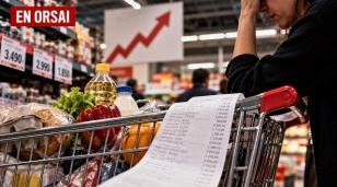 Imagen ilustrativa de una consumidora preocupada frente al aumento de los precios de los alimentos en un supermercado argentino